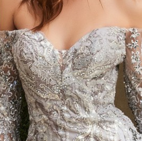 Formal dress - Picture 2 of 9